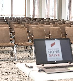 Seminarraum Kitzbueheler Alpen in Schulaufstellung
